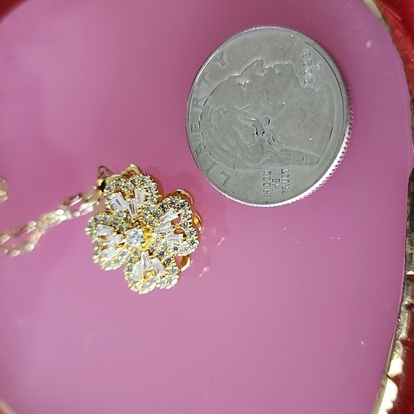 19 inch Goldtone Chain /Pendant - Picture 4 of 4